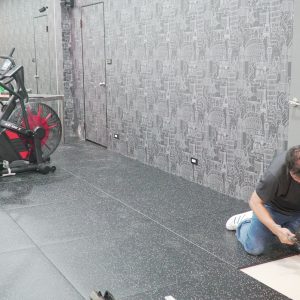 Alternative view of 全高密度橡膠地墊 高密度橡膠，密度更高、支撐力更強、耐重能力也更好